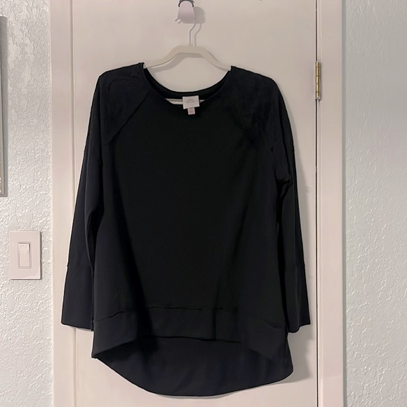 Black blouse with lace on shoulders - Picture 1 of 1